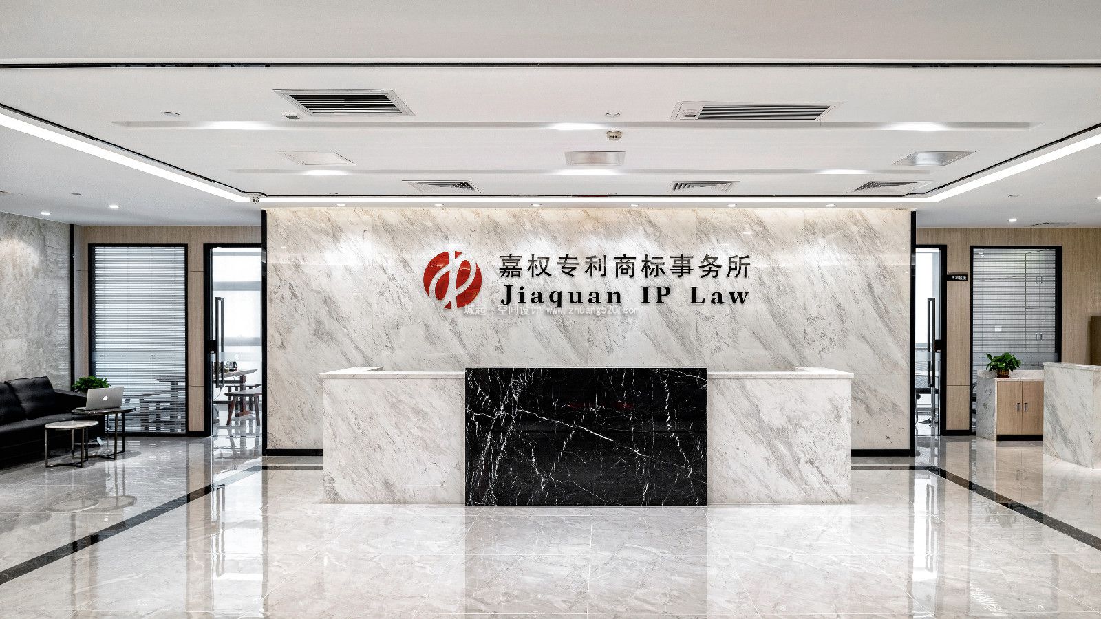 辦公室墻面設(shè)計技巧,<a href=http://www.tt45tt.cn/pictrue/135 target=_blank class=infotextkey>辦公室墻面裝飾</a>