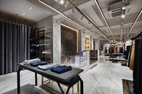服裝專賣店裝修設(shè)計圖片