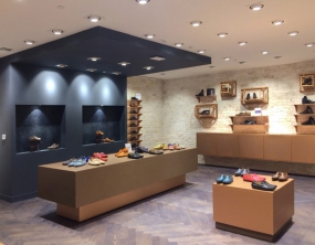 服裝店空間設(shè)計效果圖