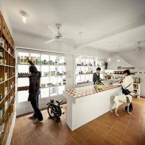 大型連鎖便利店貨架裝修設(shè)計(jì)實(shí)景圖