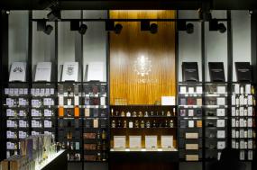 時(shí)尚商場(chǎng)化妝品店裝修效果圖
