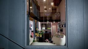 化妝品店室內(nèi)展示架設(shè)計效果圖圖片