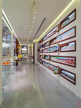 化妝品店室內(nèi)吊頂設(shè)計(jì)圖