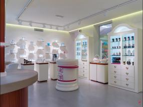 大型商場(chǎng)化妝品店裝修設(shè)計(jì)效果圖