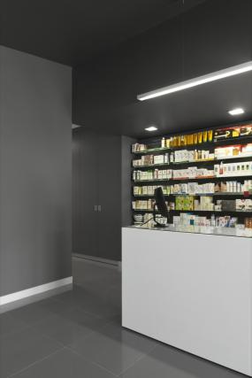 時(shí)尚化妝品店貨架裝修圖片