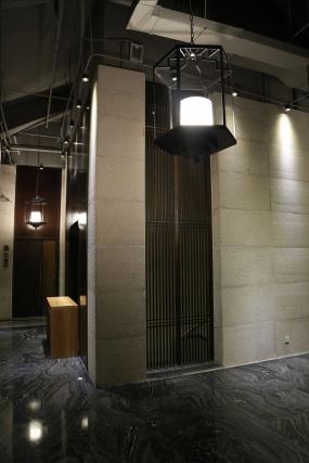 火鍋店門(mén)面室內(nèi)簡(jiǎn)約吊燈裝修效果圖片