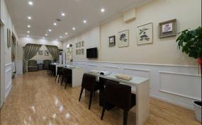 現代小型美甲店接待臺裝修效果圖