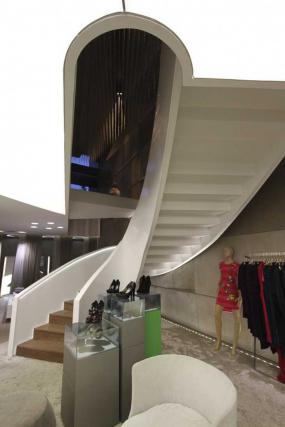 精品女服裝店門(mén)面裝修圖