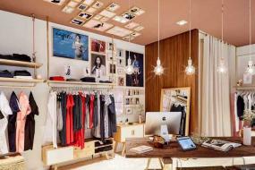 大型女服裝店現(xiàn)代室內(nèi)裝修效果圖片