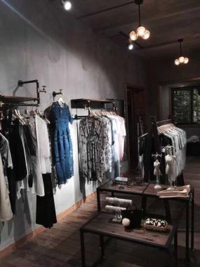 loft風(fēng)格女服裝店裝修圖