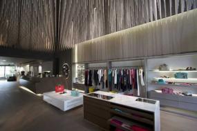 女服裝店深褐色木地板裝修效果圖片