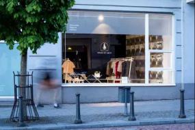 女裝服裝店櫥窗設(shè)計(jì)