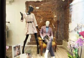 女裝服裝店吊頂設(shè)計實景圖
