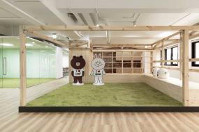 普通辦公室室內淺色木地板裝修效果圖片