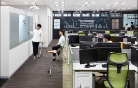 簡約個(gè)性辦公室裝修方案辦公室桌椅設(shè)計(jì)樣板