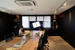 國(guó)外公司會(huì)議室背景墻裝修效果圖片