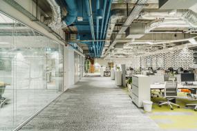 電子科技公司辦公室玻璃隔斷裝潢效果圖片