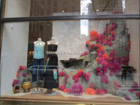 服裝店櫥窗裝潢設(shè)計(jì)圖