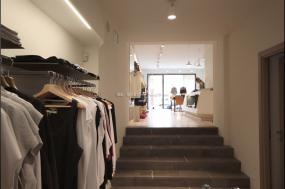 最新小型女裝店裝修設(shè)計效果圖