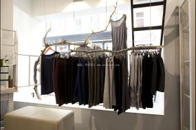 大型服裝店設(shè)計裝修效果圖