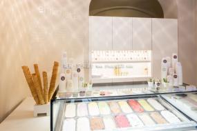 最新冰淇淋加盟店設計裝飾效果圖片