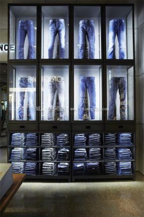 最新精品服裝店裝飾實(shí)景圖