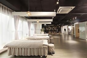 最新國外美發(fā)店設(shè)計裝飾效果圖片
