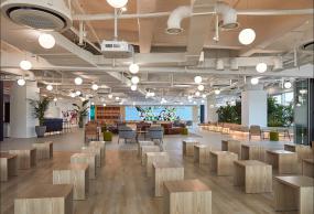 國(guó)外小型企業(yè)員工辦公室裝修設(shè)計(jì)欣賞