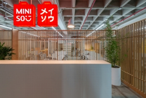靚麗橙色風(fēng)格辦公室裝修圖