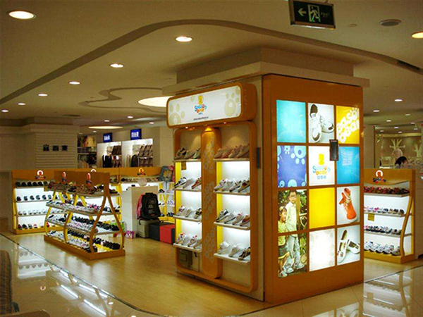童鞋<a href=http://www.tt45tt.cn/pictrue/zmd target=_blank class=infotextkey>專賣店裝修效果圖</a>片